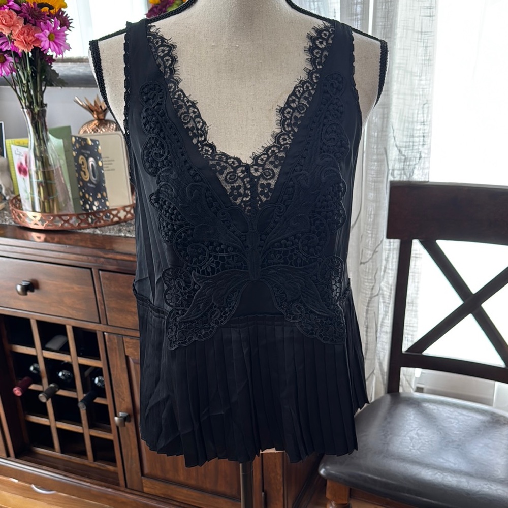 Black Lace V-Neck Sleeveless Blouse